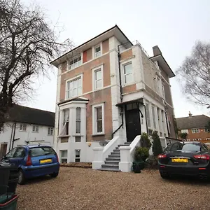 Great West Road Flat C Apartment London