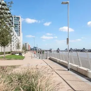 Large Double Overlooking The Thames Homestay London